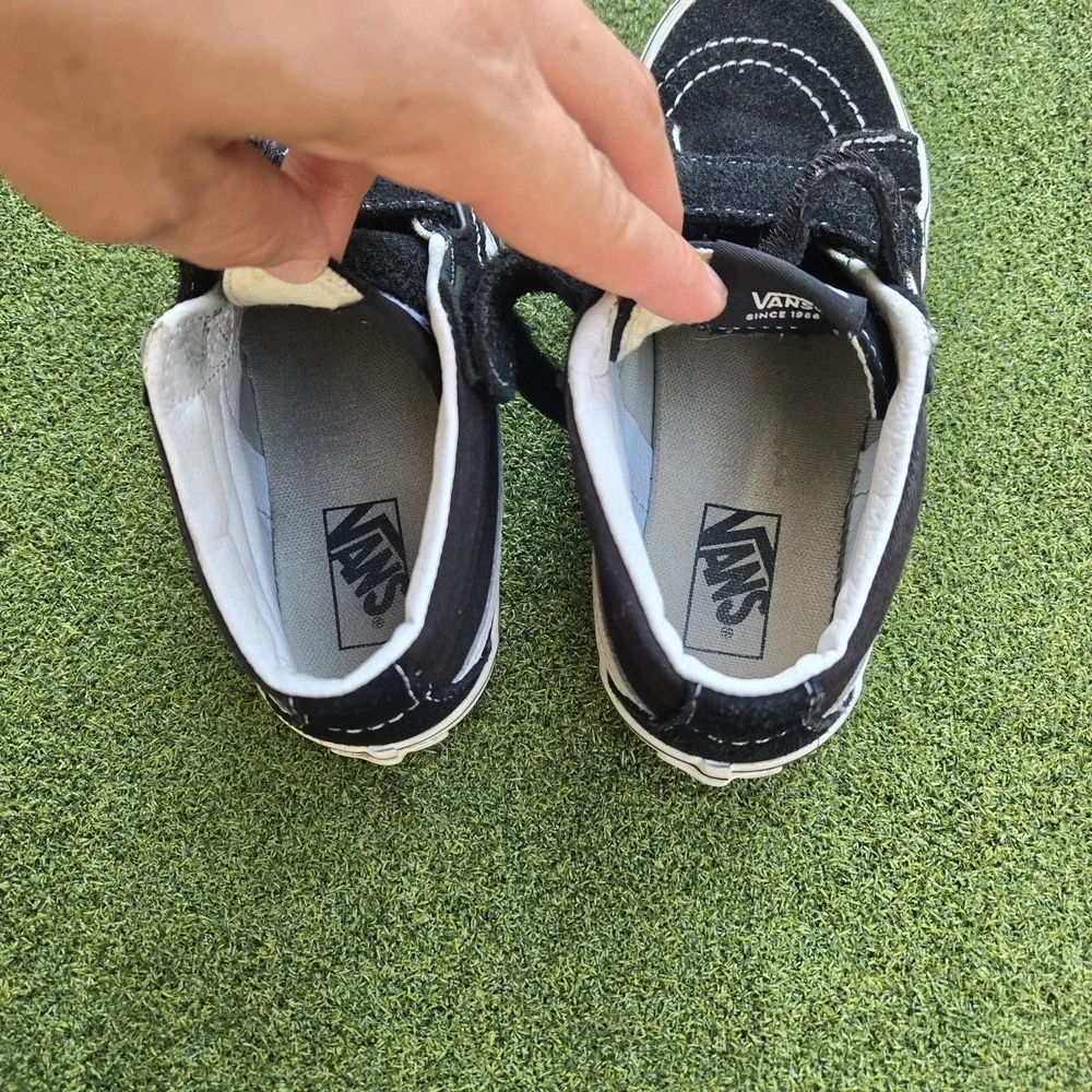 Kids Black Classic Vans Sneakers Strapped Size 1